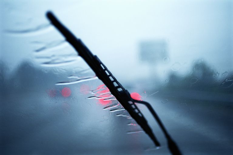 https://revijahak.hr/wp-content/uploads/2021/06/bad-weather-on-highway-detail-in-france-10072712-5a256a76b39d030039eaf561.jpg